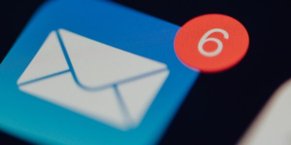 CMK 106 kapsamında tahliye sonrası adres ve telefon bildirim yükümlülüğünü temsil eden mesaj simgesi